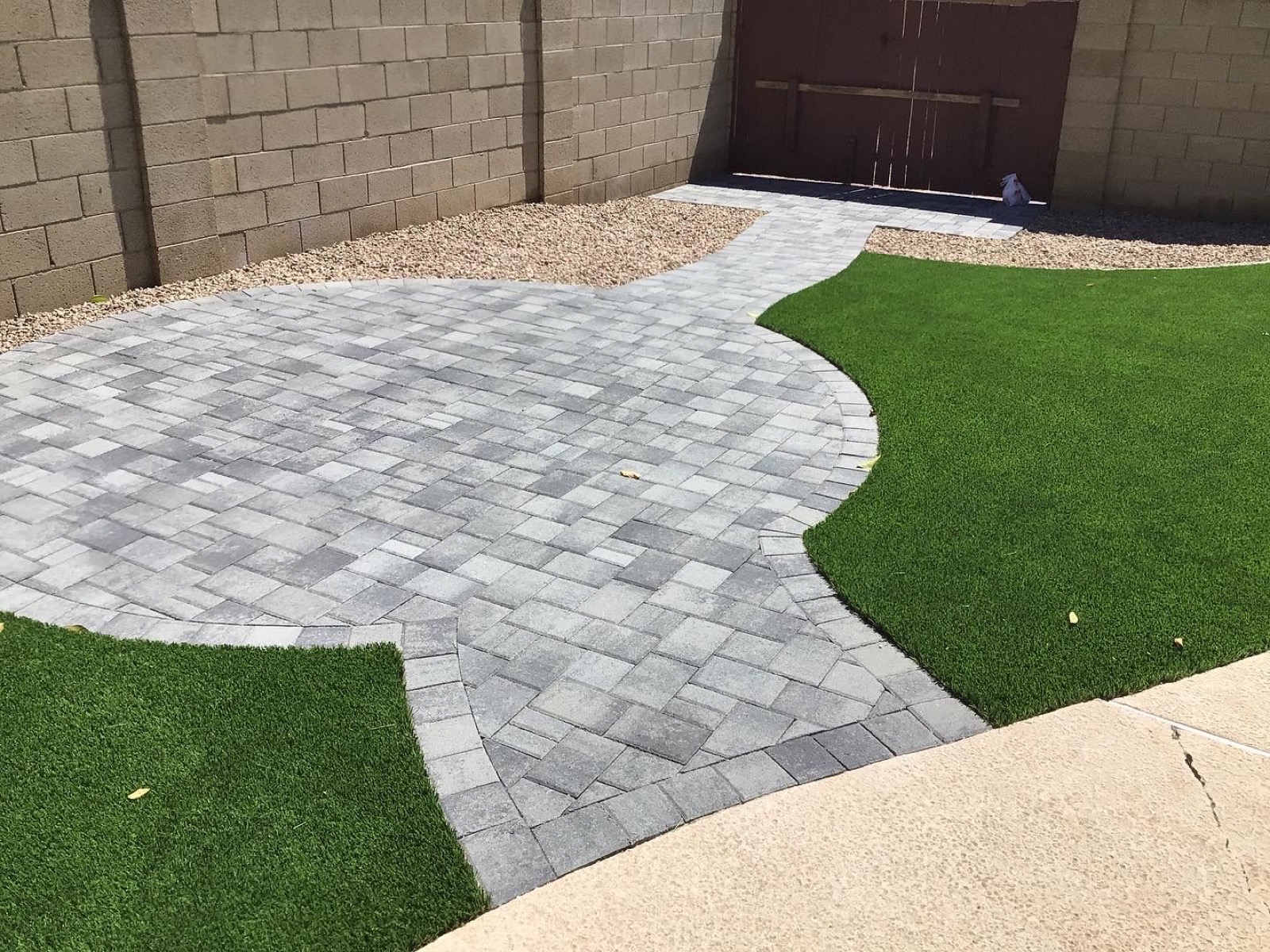 Artificial Turf vs. Natural Grass in Arizona: The Real Cost Comparison